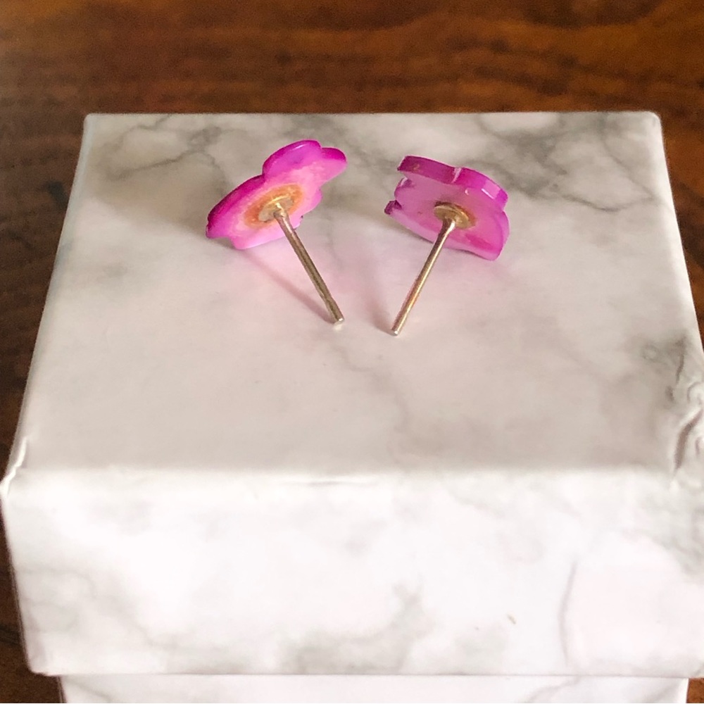 Handmade violet carved shell pelican pierced earrings - Picture 4 of 7
